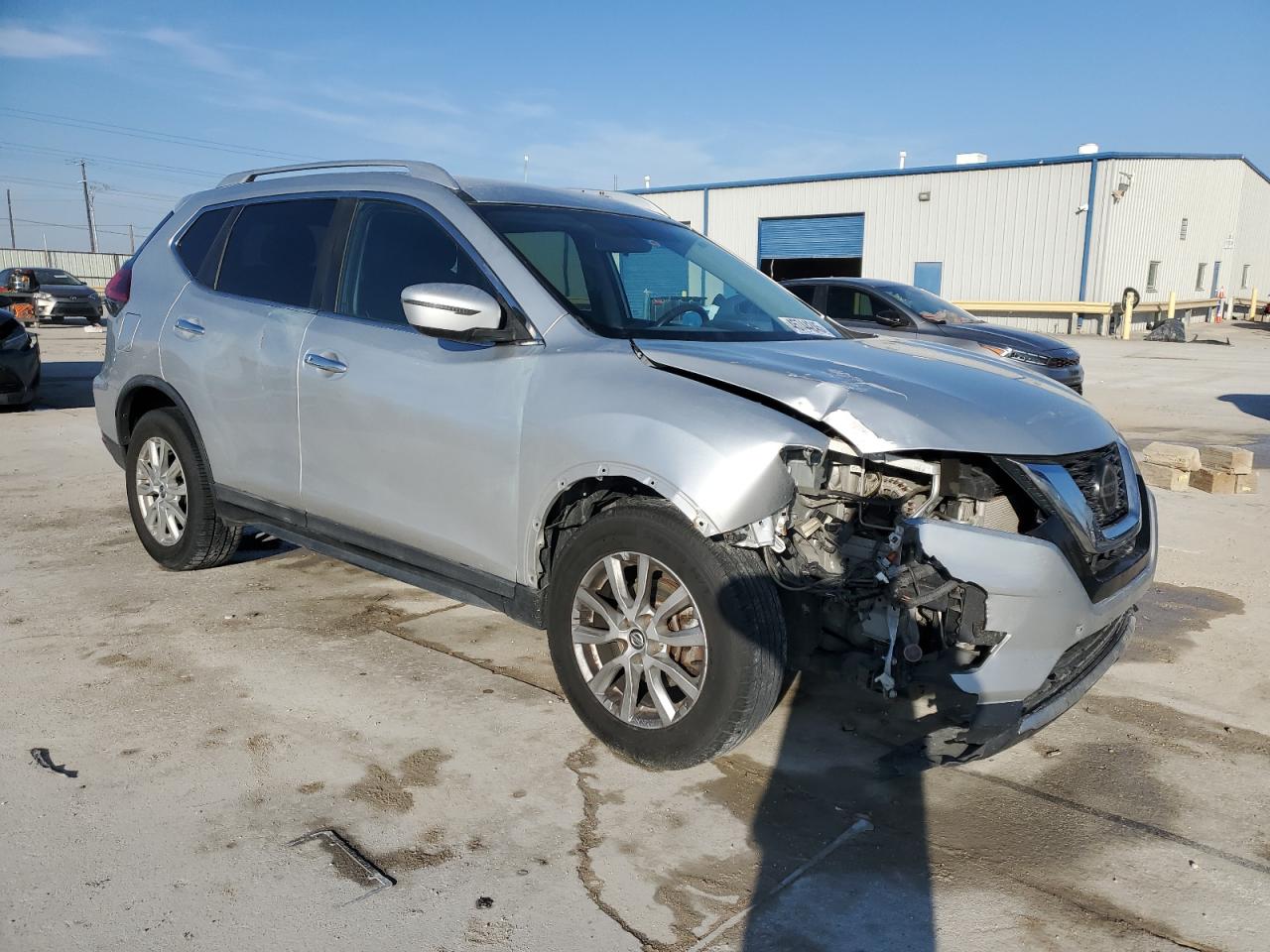 2018 Nissan Rogue VIN KNMAT2MT0JP569676 Copart auction photo, front end / minor dent/scratches damage thumbnail 4