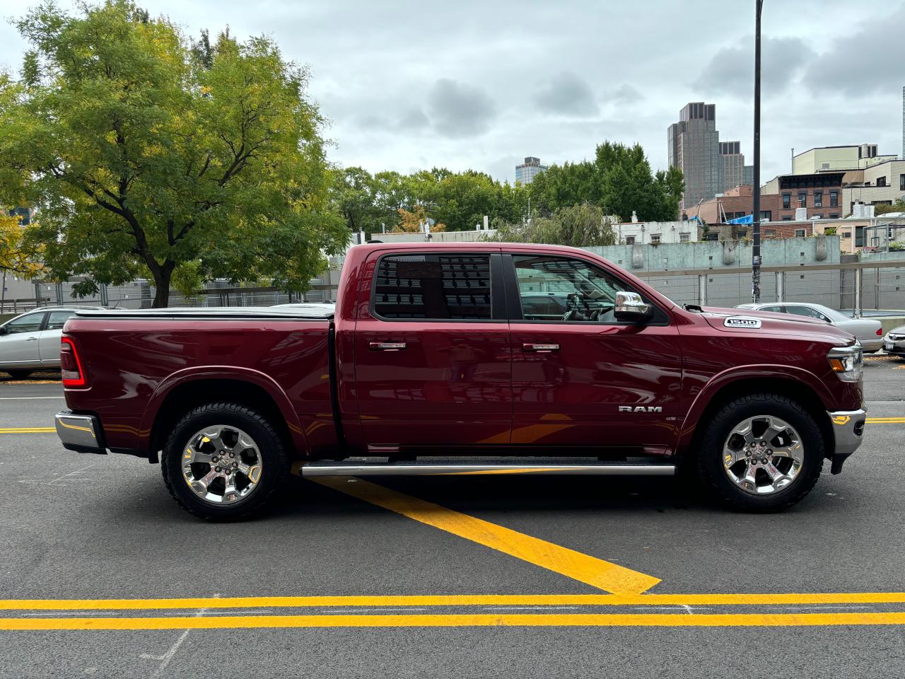 2022 RAM 1500 VIN 1C6SRFJT9NN261896 Copart auction photo, minor dent/scratches damage thumbnail 11