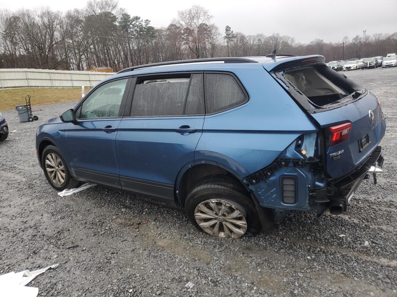 2020 Volkswagen Tiguan VIN 3VV0B7AX5LM178147 Copart auction photo, rear end / minor dent/scratches damage thumbnail 2