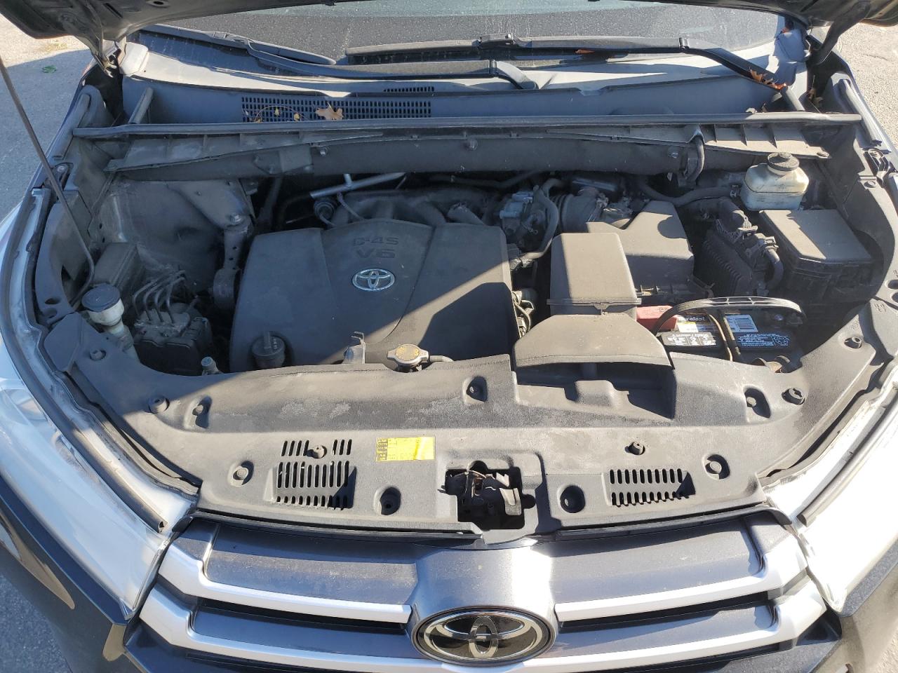2017 Toyota Highlander VIN 5TDBZRFH8HS407220 Copart auction photo, minor dent/scratches damage thumbnail 12