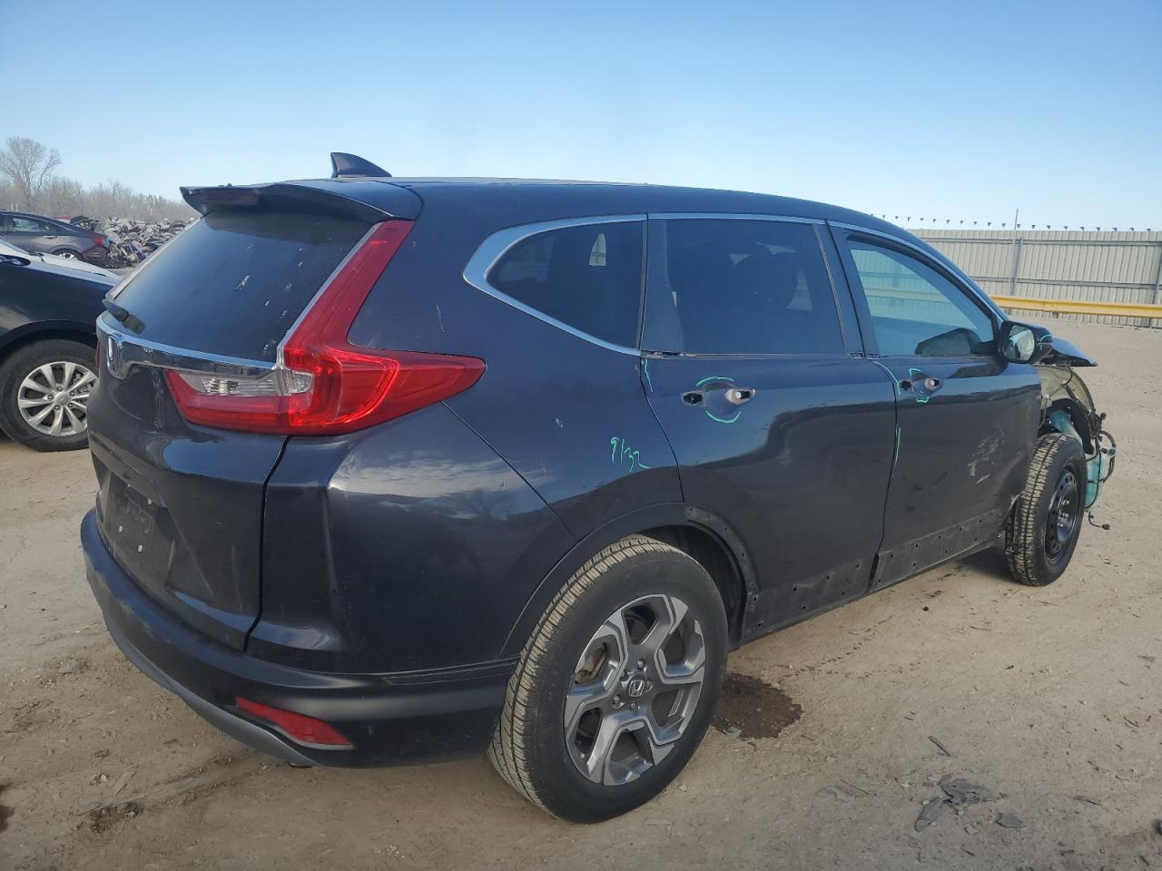2019 Honda CR-V VIN 5J6RW1H59KA008861 Copart auction photo, front end / minor dent/scratches damage thumbnail 3