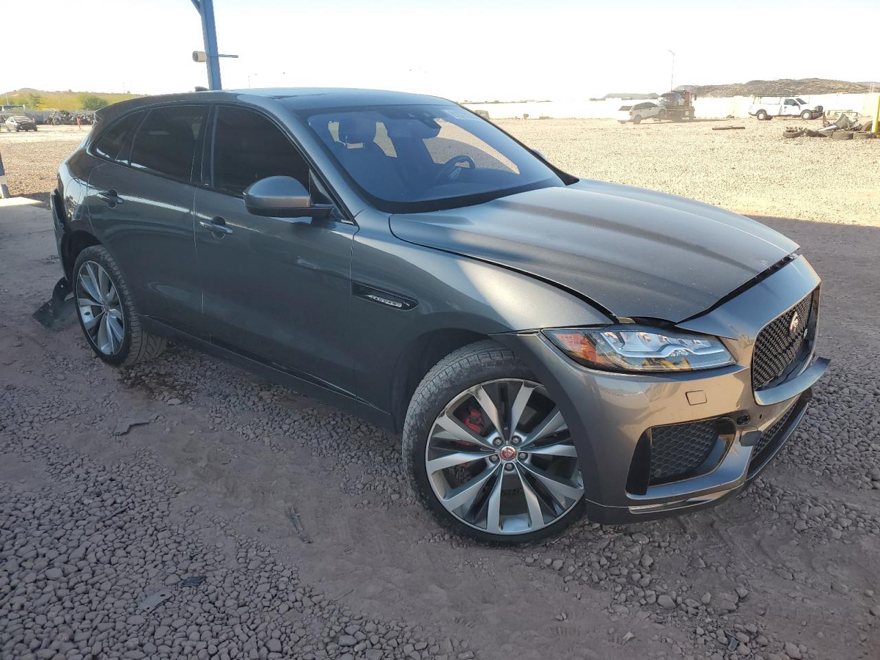 2017 Jaguar F-Pace VIN SADCM2BV0HA061011 Copart auction photo, rear end / front end damage thumbnail 4
