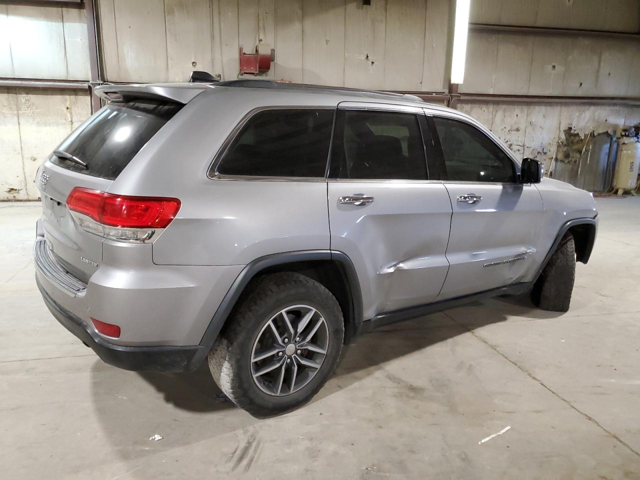 2017 Jeep Grand Cherokee VIN 1C4RJFBG1HC932333 Copart auction photo, front end / side damage thumbnail 3