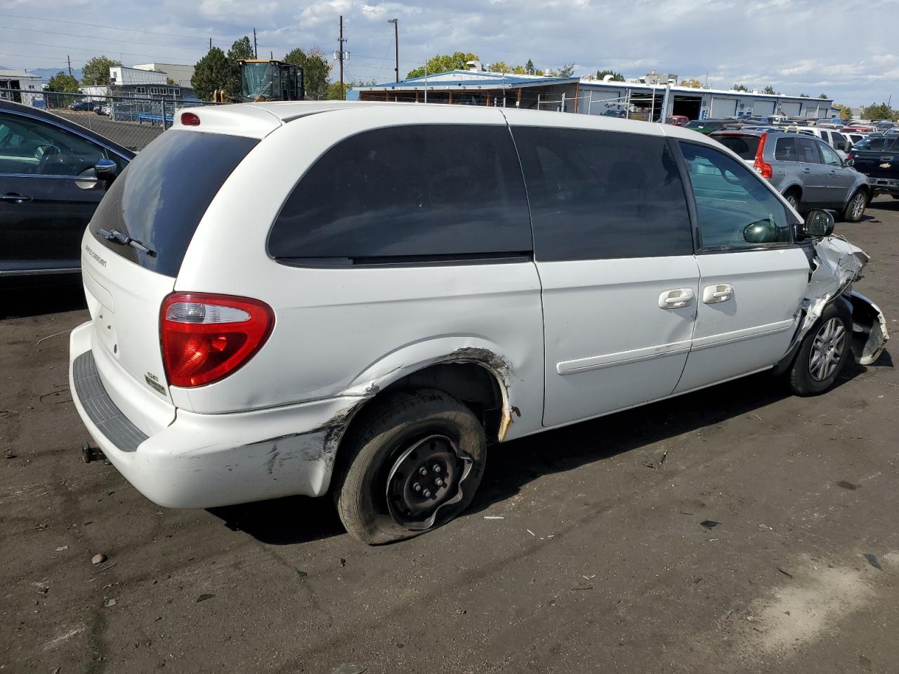 2005 Dodge Caravan VIN 2D4GP24R05R306260 Copart auction photo, front end damage thumbnail 3