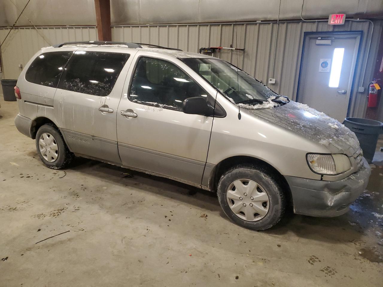 2002 Toyota Sienna VIN 4T3ZF13C92U417407 Copart auction photo, rear end damage thumbnail 4