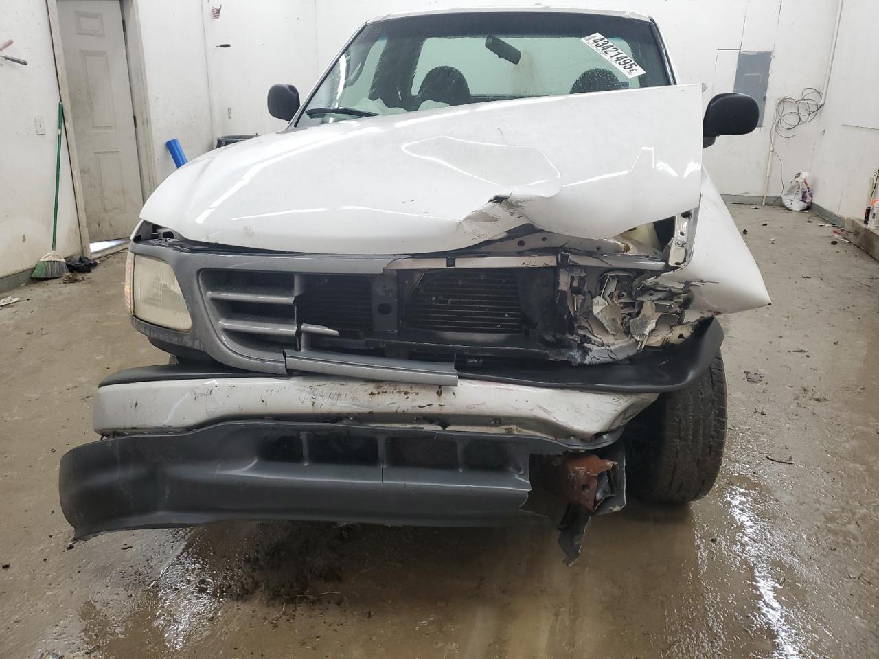 2000 Ford F-150 VIN 1FTRF17L7YNB52822 Copart auction photo, front end / side damage thumbnail 5