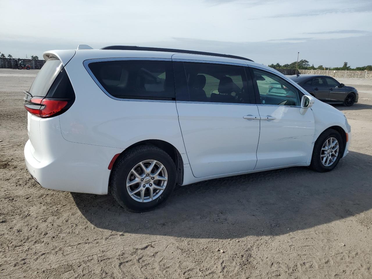 2022 Chrysler Pacifica VIN 2C4RC1BG5NR157681 Copart auction photo, all over damage thumbnail 3