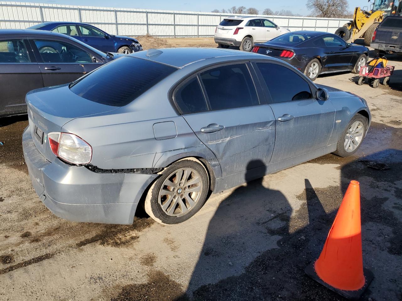 2006 BMW 3er VIN WBAVD13556KT79787 Copart auction photo, all over damage thumbnail 3