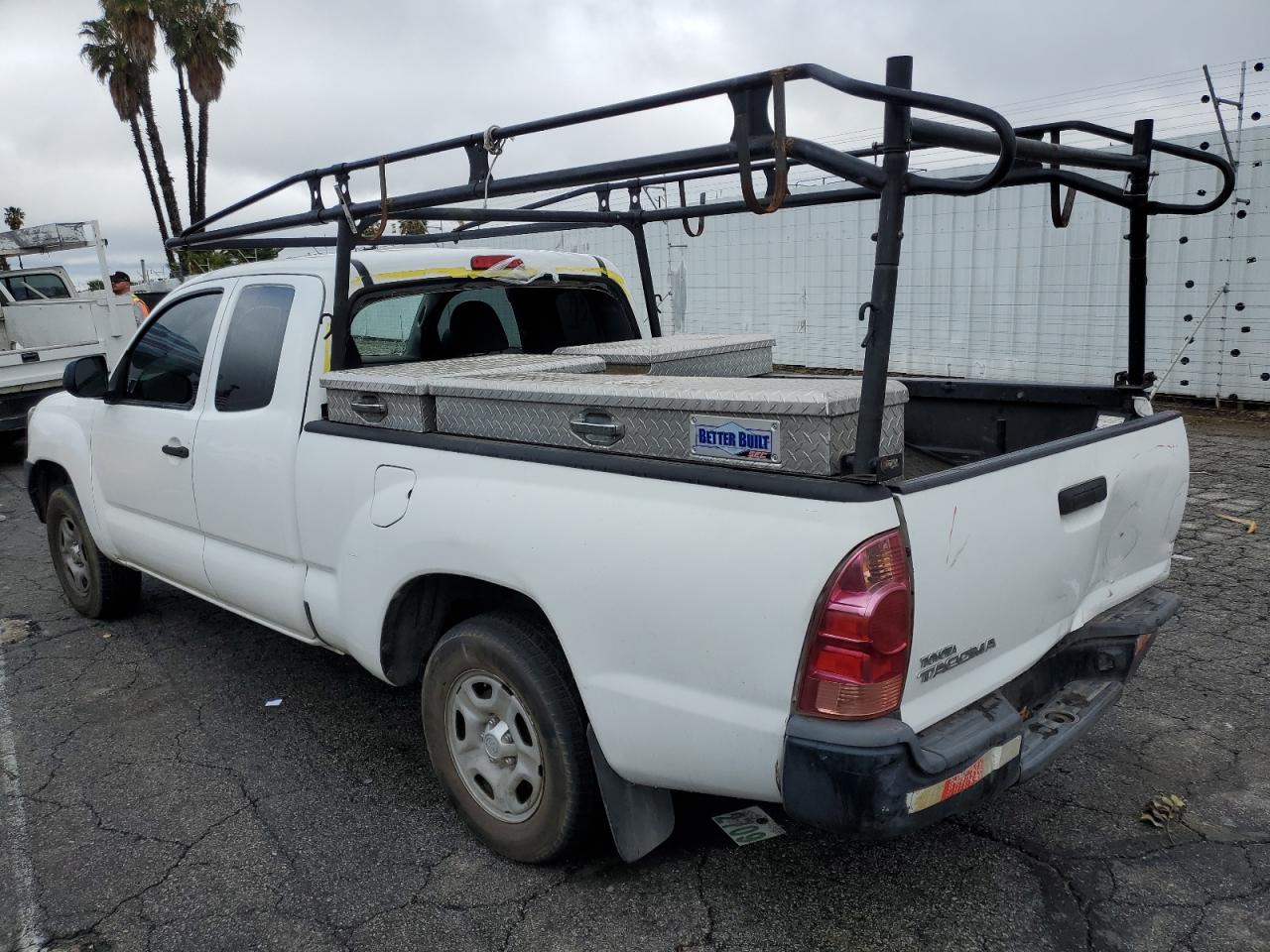 2015 Toyota Tacoma VIN 5TFTX4CN6FX064552 Copart auction photo, rear end / minor dent/scratches damage thumbnail 2