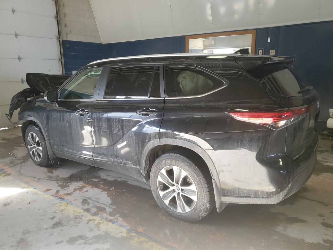 2023 Toyota Highlander VIN 5TDKDRBH3PS009450 Copart auction photo, front end / minor dent/scratches damage thumbnail 2