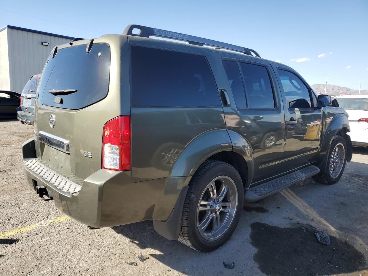 2005 Nissan Pathfinder VIN 5N1AR18U15C728483 Copart auction photo, front end damage thumbnail 3