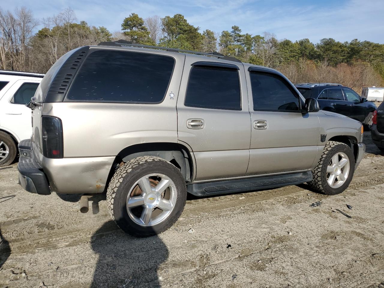 2003 GMC Yukon VIN 1GKEC13Z13R235752 Copart auction photo, rear end damage thumbnail 3