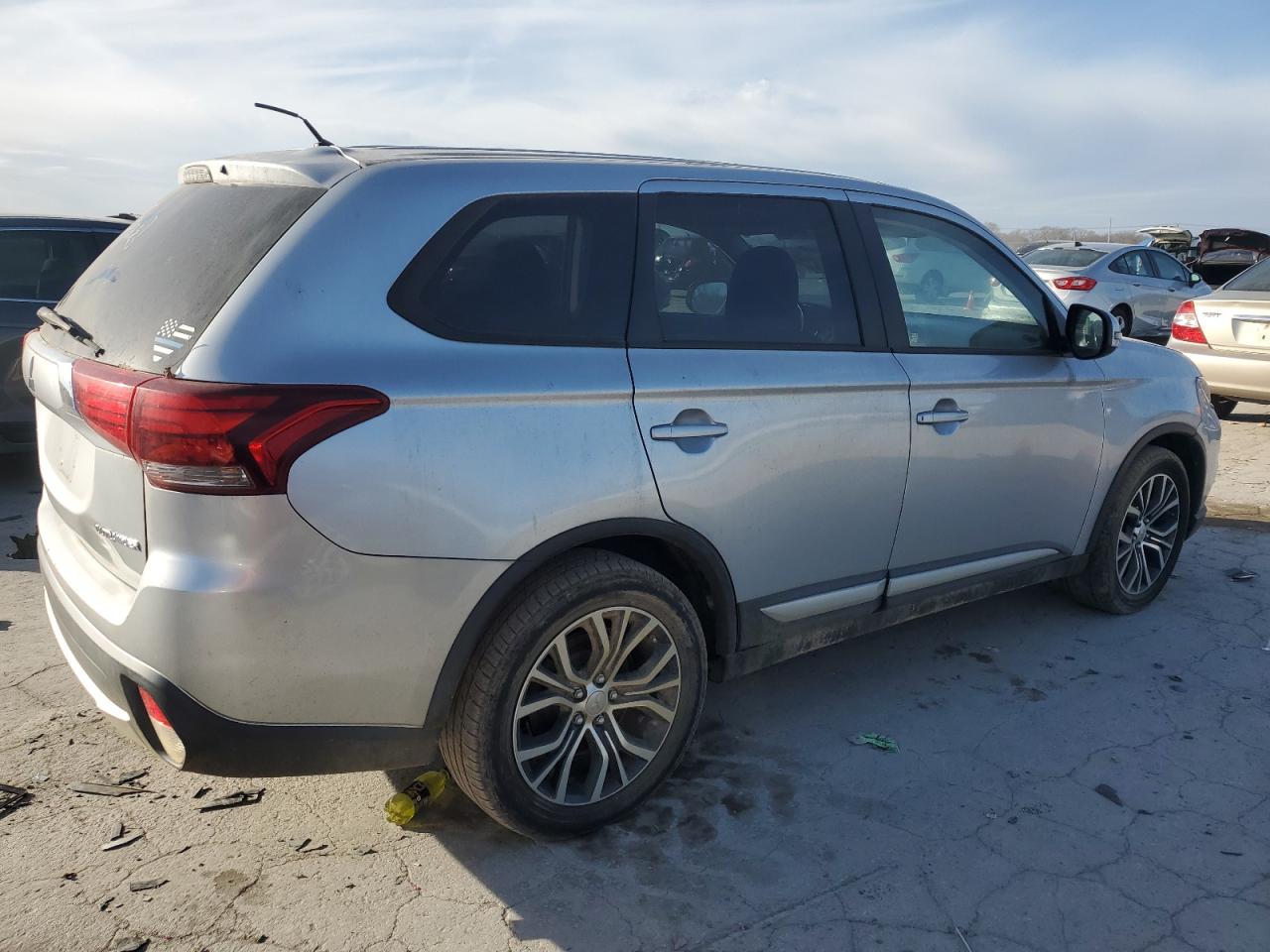 2016 Mitsubishi Outlander VIN JA4AD3A3XGZ011686 Copart auction photo, rear end / minor dent/scratches damage thumbnail 3