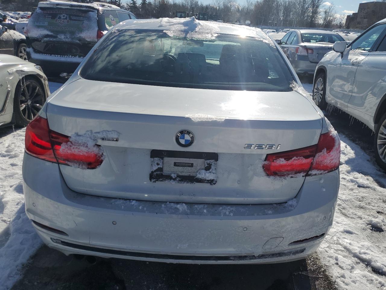2016 BMW 3er VIN WBA8E3C59GK502966 Copart auction photo, front end damage thumbnail 6