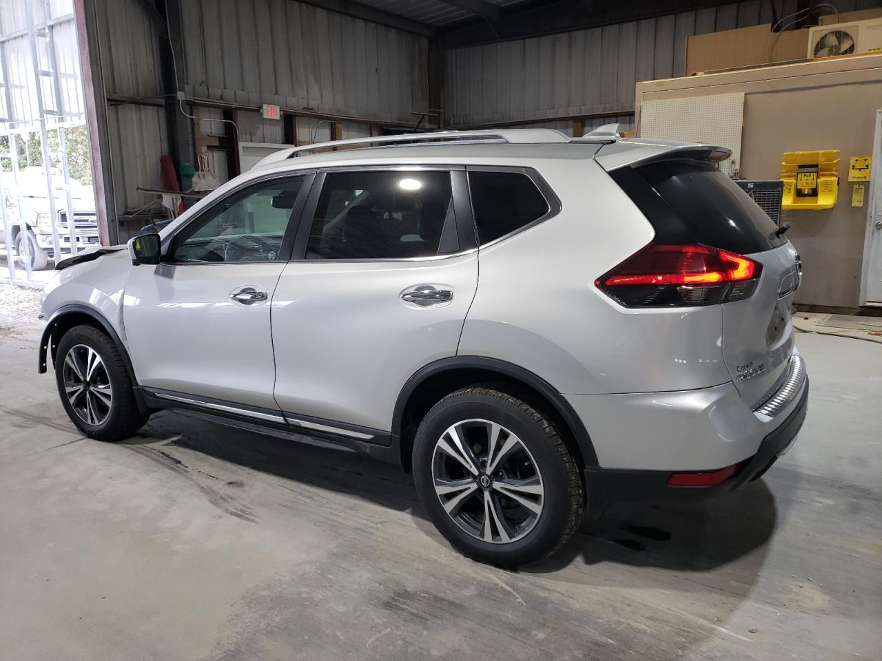 2017 Nissan Rogue VIN 5N1AT2MV1HC799726 Copart auction photo, front end / minor dent/scratches damage thumbnail 2