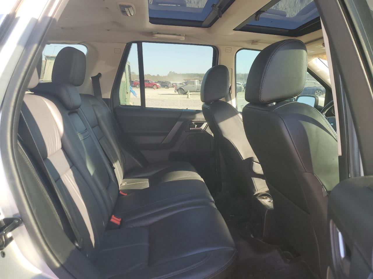 2011 Land Rover LR2 VIN SALFT2BNXBH264765 Copart auction photo, front end / minor dent/scratches damage thumbnail 11