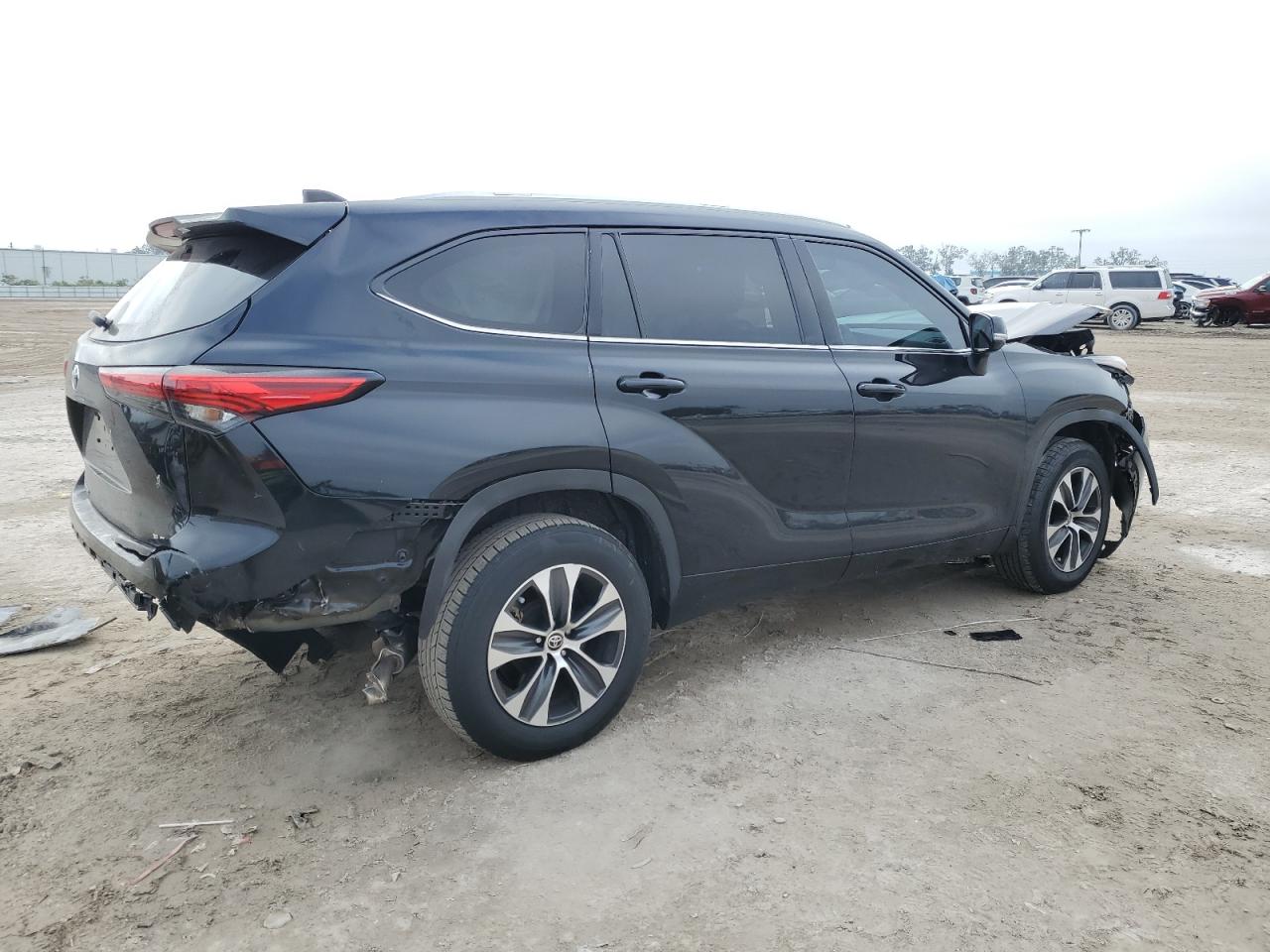 2021 Toyota Highlander VIN 5TDGZRAH4MS523053 Copart auction photo, all over damage thumbnail 3