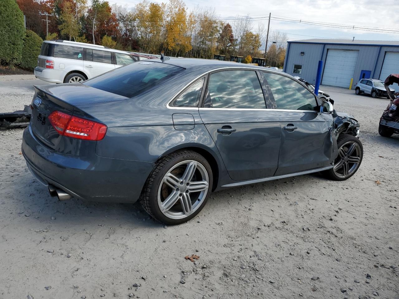 2010 Audi RS4 VIN WAUMGAFL0AA064262 Copart auction photo, front end damage thumbnail 3