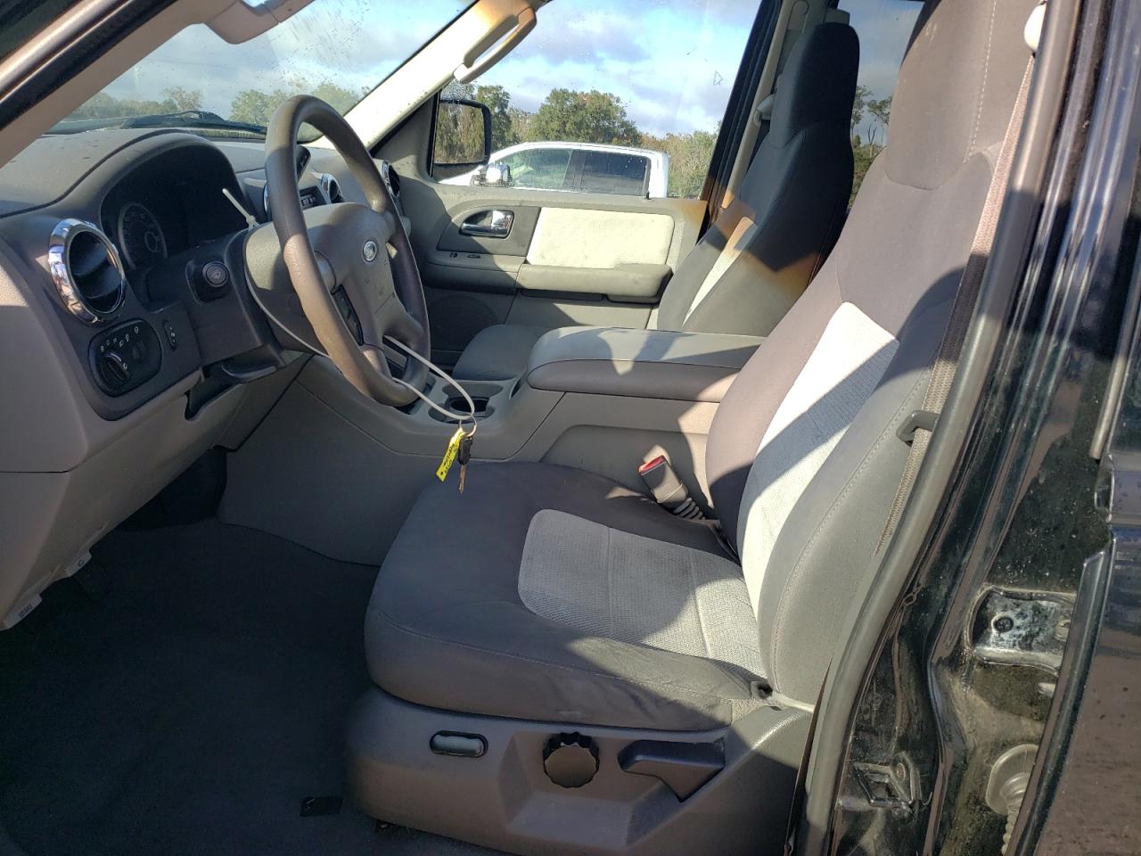 2005 Ford Expedition VIN 1FMPU16515LA20237 Copart auction photo, front end / minor dent/scratches damage thumbnail 7
