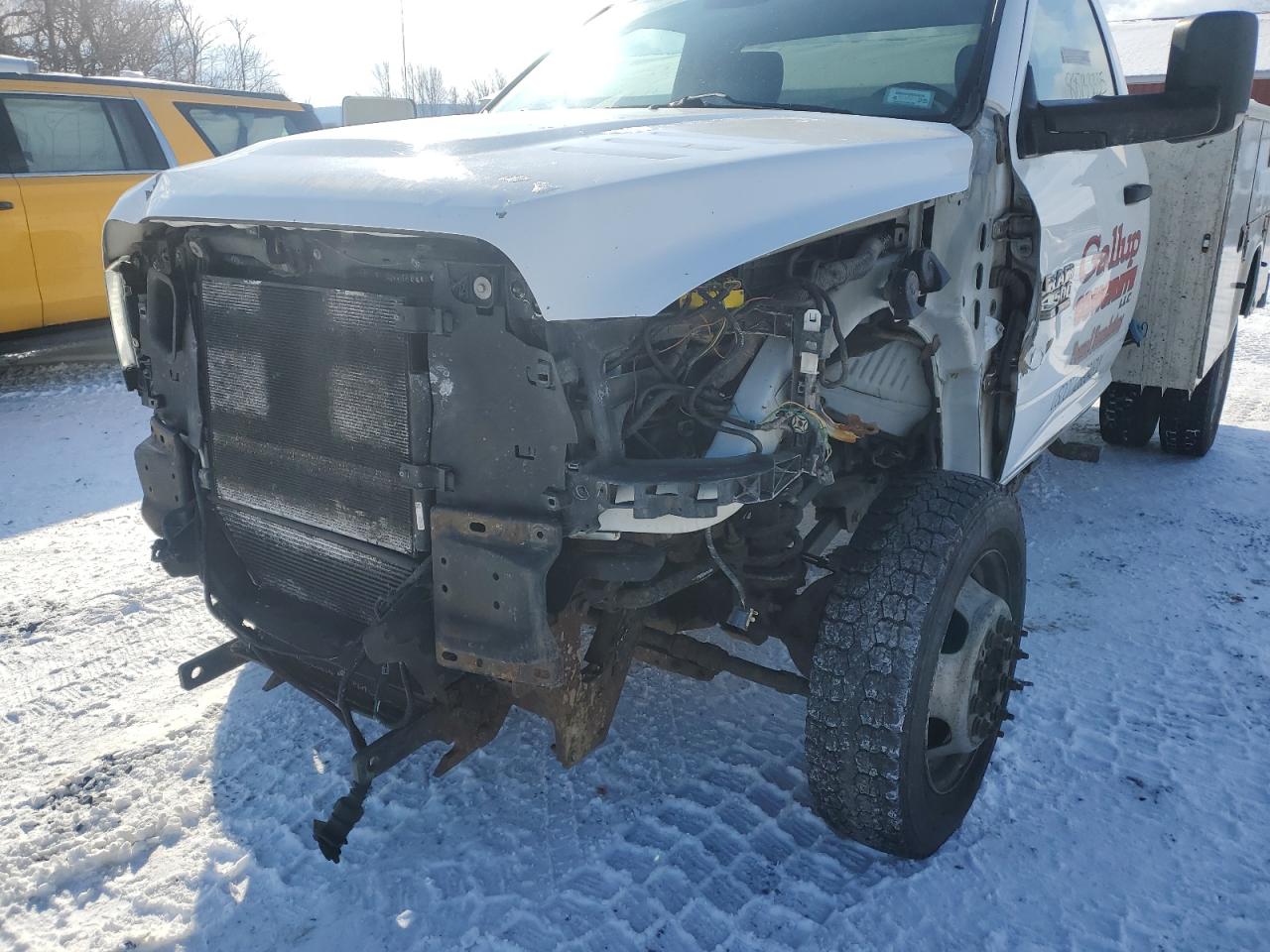 2015 RAM 4500 VIN 3C7WRLAL7FG554198 Copart auction photo, front end / side damage thumbnail 9