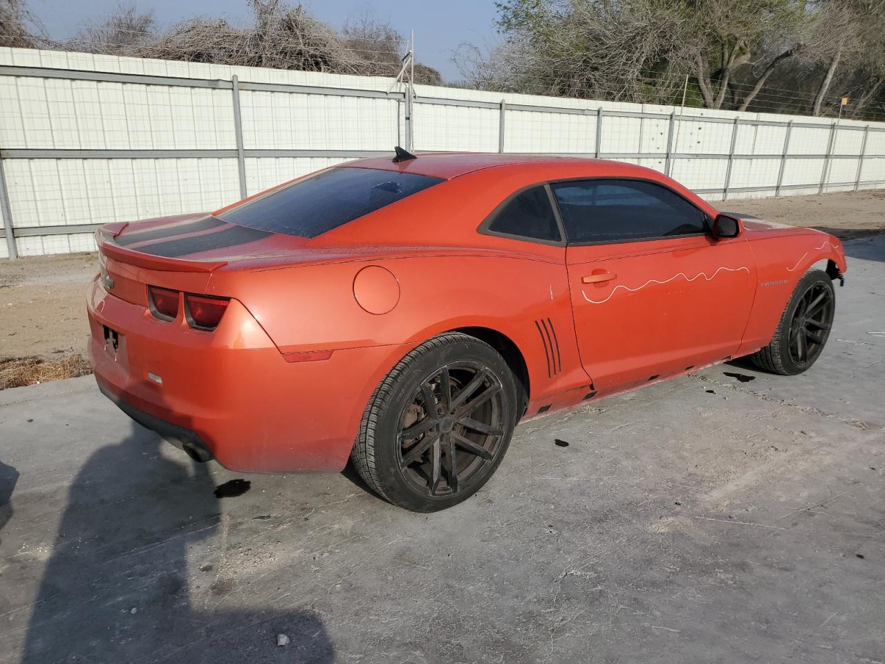 2013 Chevrolet Camaro VIN 2G1FA1E3XD9195366 Copart auction photo, front end / minor dent/scratches damage thumbnail 3