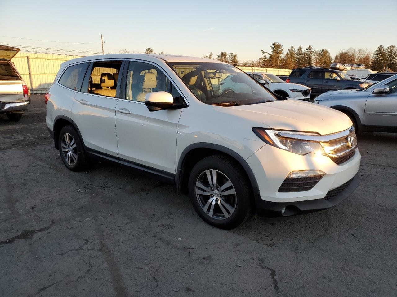 2017 Honda Pilot VIN 5FNYF6H57HB023874 Copart auction photo, vandalism damage thumbnail 4