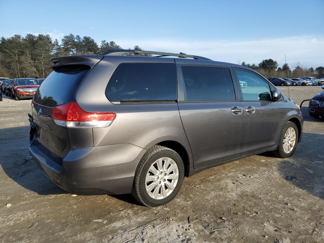 2011 Toyota Sienna VIN 5TDJK3DC1BS026885 Copart auction photo, rear end / minor dent/scratches damage thumbnail 3