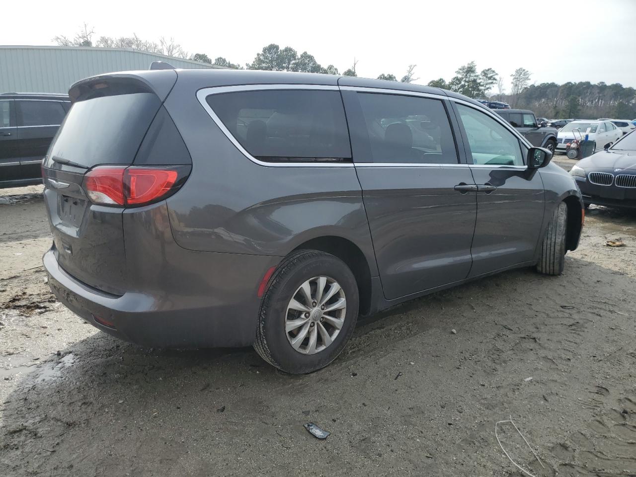 2017 Chrysler Pacifica VIN 2C4RC1DG3HR633900 Copart auction photo, front end / side damage thumbnail 3