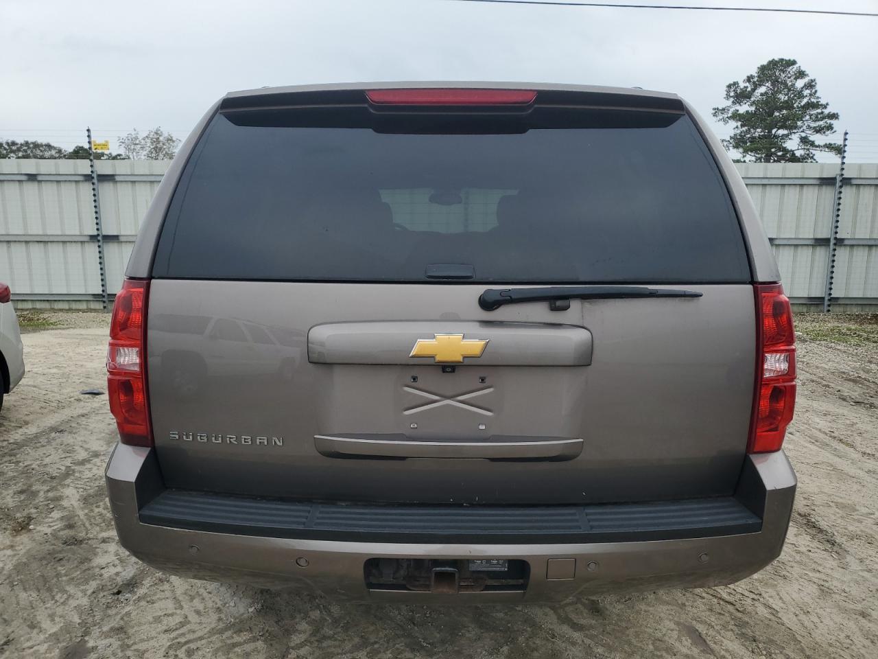 2014 Chevrolet Suburban VIN 1GNSKJE72ER231295 Copart auction photo, front end / minor dent/scratches damage thumbnail 6