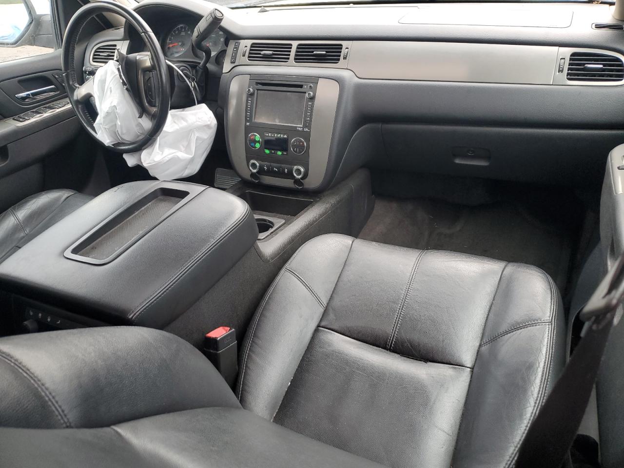 2013 Chevrolet Tahoe VIN 1GNSKBE09DR370623 Copart auction photo, front end / top/roof damage thumbnail 8