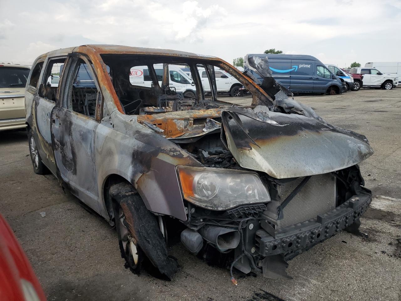 2019 Dodge Caravan VIN 2C4RDGCG7KR621256 Copart auction photo, burn damage thumbnail 4