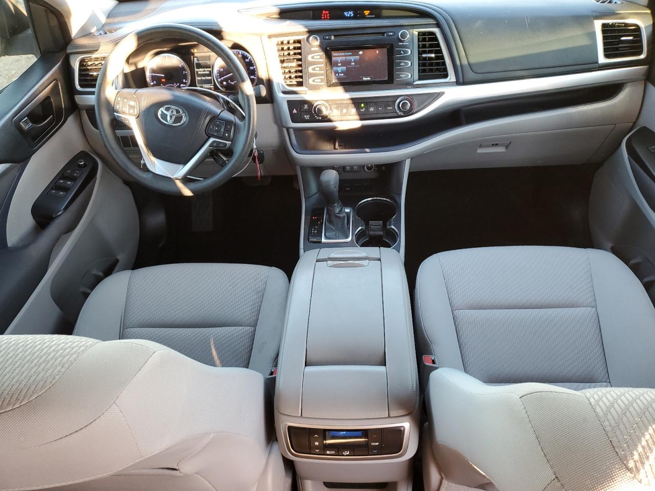 2018 Toyota Highlander VIN 5TDZARFH1JS039426 Copart auction photo, front end damage thumbnail 8