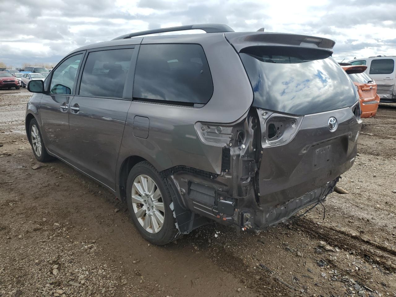 2013 Toyota Sienna VIN 5TDYK3DC2DS310513 Copart auction photo, rear end / minor dent/scratches damage thumbnail 2