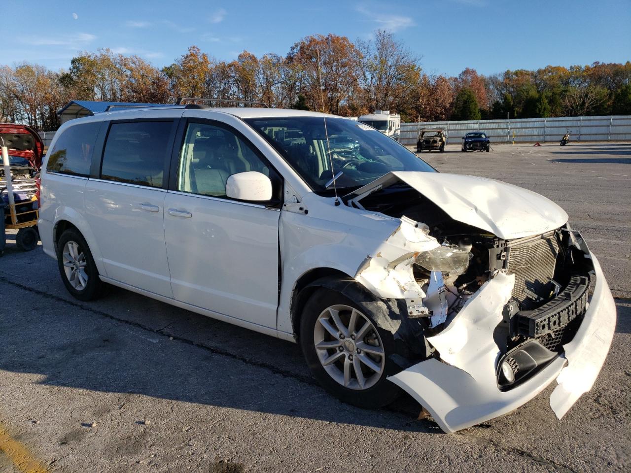2019 Dodge Caravan VIN 2C4RDGCG8KR543814 Copart auction photo, front end damage thumbnail 4