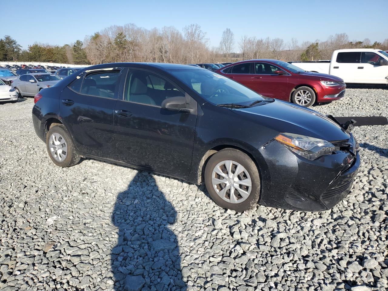 2018 Toyota Corolla VIN 5YFBURHE7JP765621 Copart auction photo, front end / side damage thumbnail 4