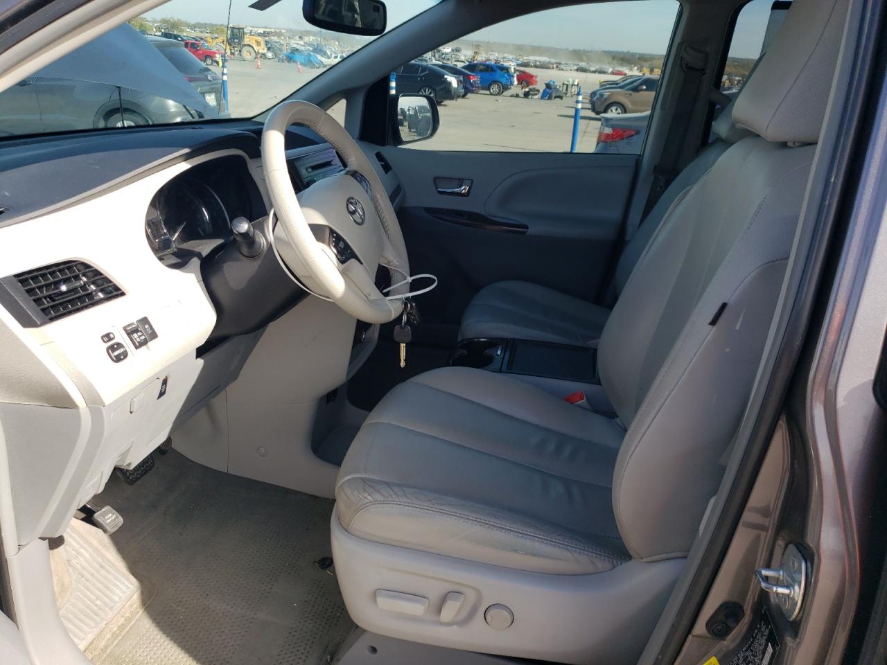 2013 Toyota Sienna VIN 5TDYK3DC4DS329645 Copart auction photo, hail / minor dent/scratches damage thumbnail 7