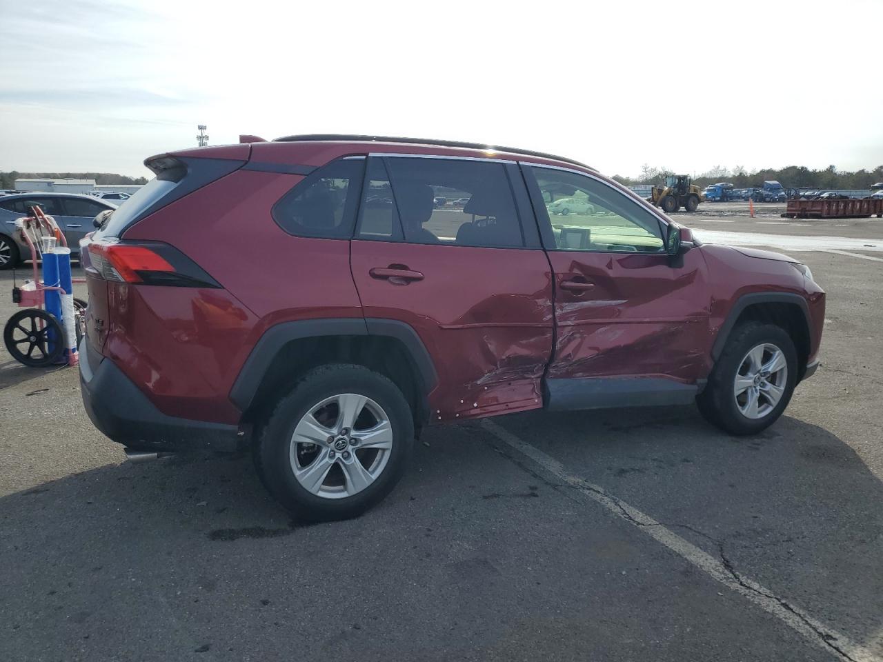 2019 Toyota RAV 4 VIN JTMP1RFV5KD019349 Copart auction photo, side / minor dent/scratches damage thumbnail 3