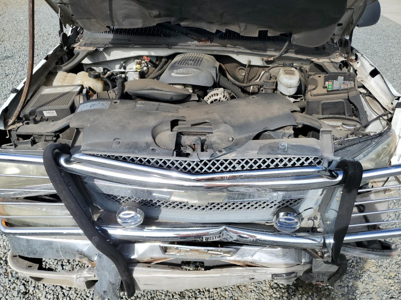 2004 Chevrolet Silverado VIN 2GCEC19V441261188 Copart auction photo, front end / side damage thumbnail 11