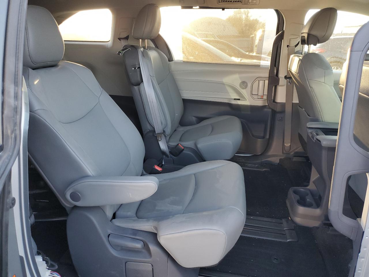 2021 Toyota Sienna VIN 5TDYRKEC4MS020939 Copart auction photo, front end / stripped damage thumbnail 11