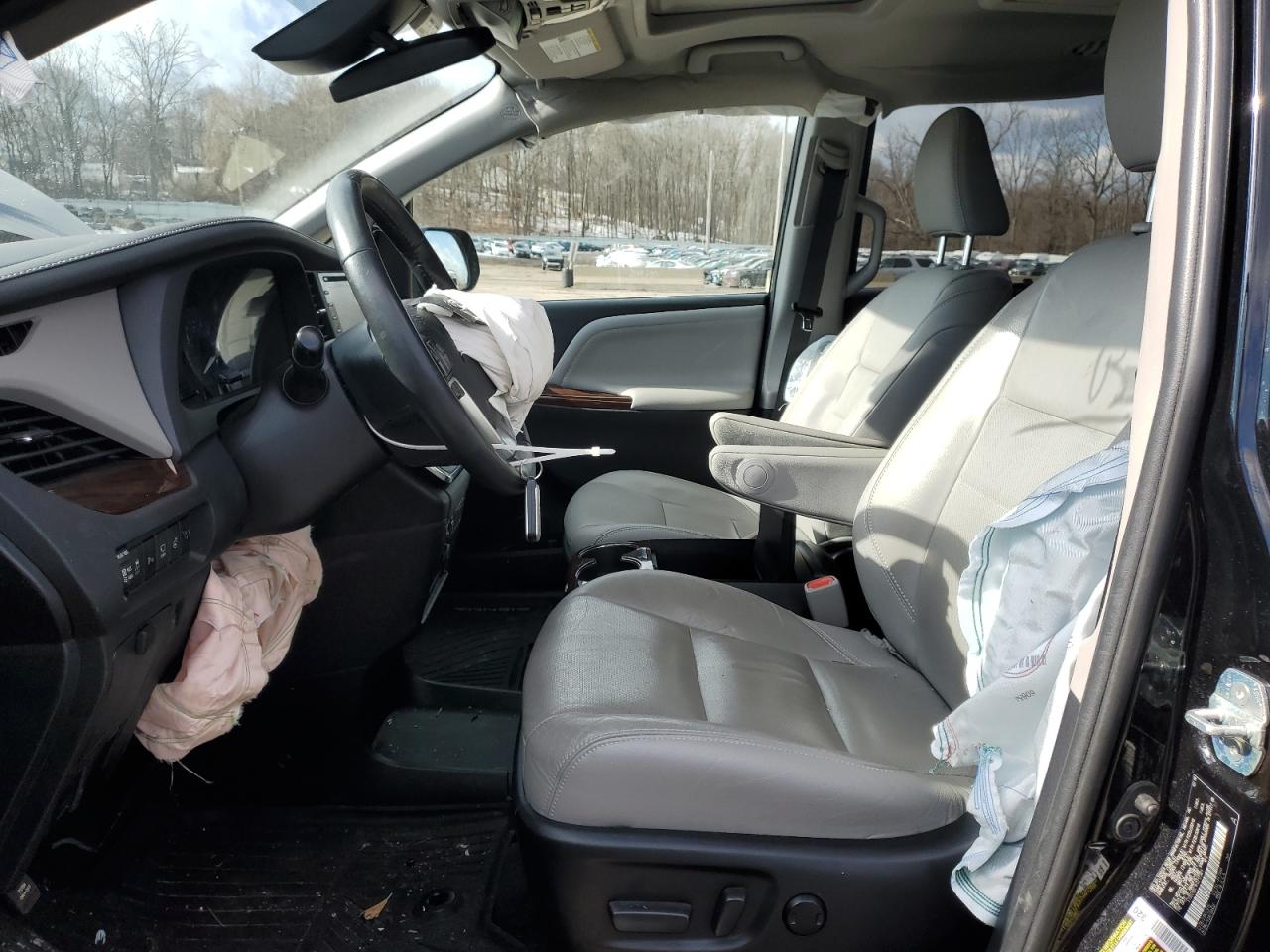 2019 Toyota Sienna VIN 5TDDZ3DC1KS217361 Copart auction photo, front end / side damage thumbnail 7