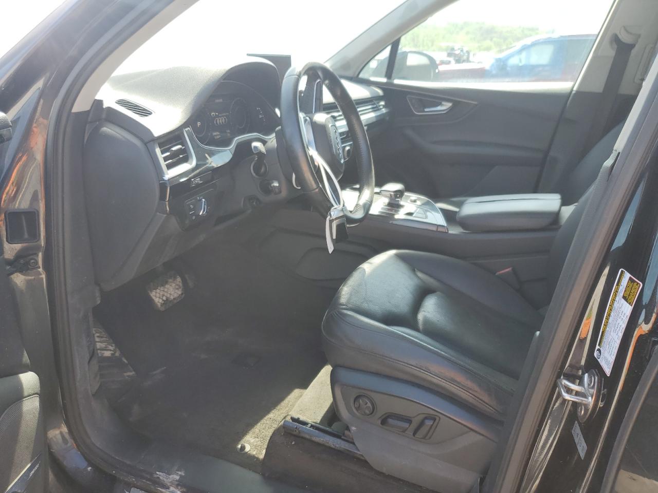 2017 Audi Q7 VIN WA1LAAF77HD000998 Copart auction photo, minor dent/scratches damage thumbnail 7