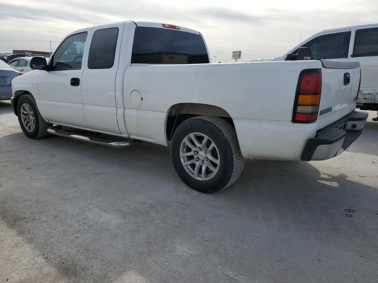 2006 GMC Sierra VIN 1GTEC19X06Z282227 Copart auction photo, minor dent/scratches damage thumbnail 2