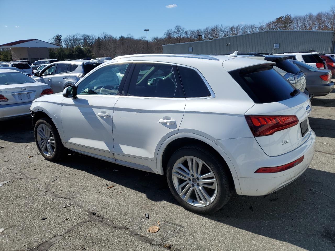 2020 Audi Q5 VIN WA1BNAFY3L2065098 Copart auction photo, front end / minor dent/scratches damage thumbnail 2