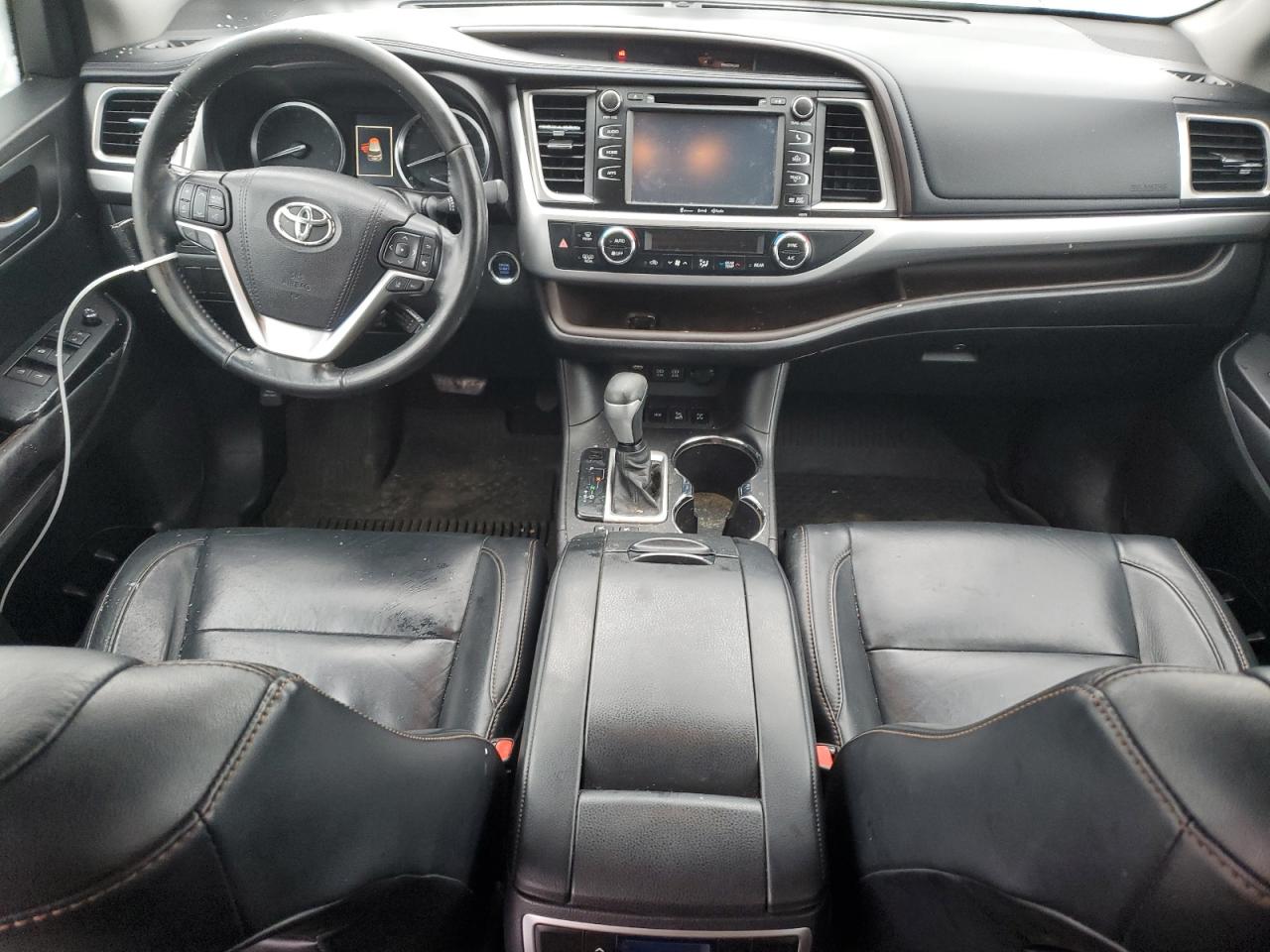 2017 Toyota Highlander VIN 5TDJZRFH3HS385221 Copart auction photo, front end damage thumbnail 8