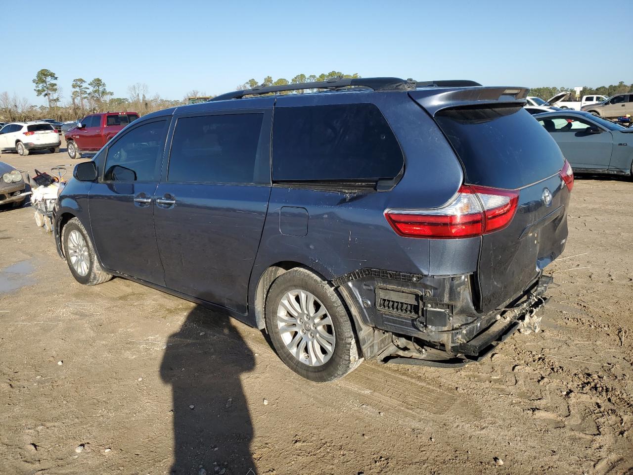 2015 Toyota Sienna VIN 5TDYK3DC7FS538011 Copart auction photo, rear end / side damage thumbnail 2