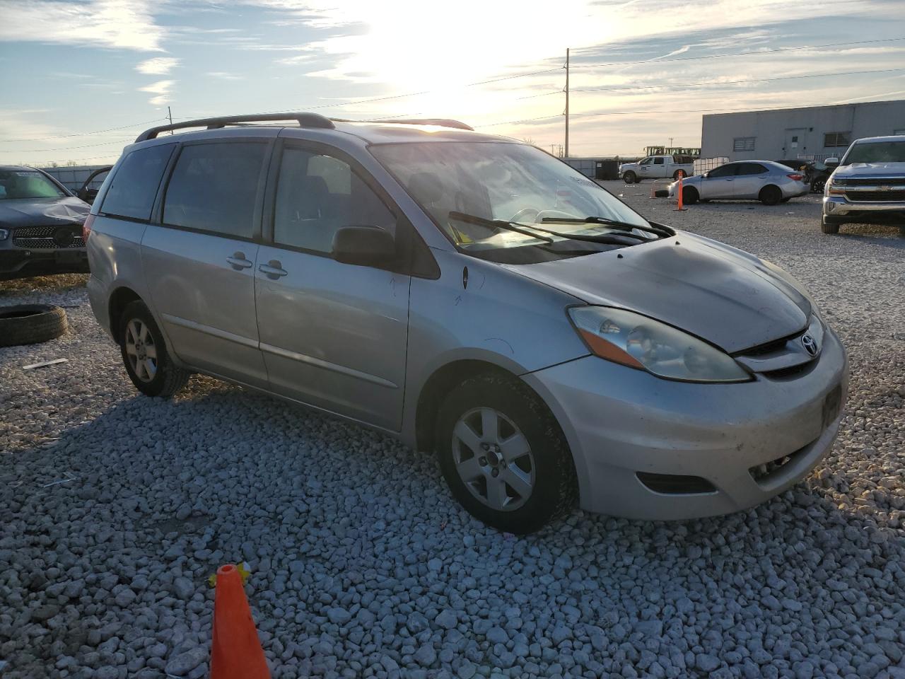 2008 Toyota Sienna VIN 5TDZK23C18S181802 Copart auction photo, side / front end damage thumbnail 4