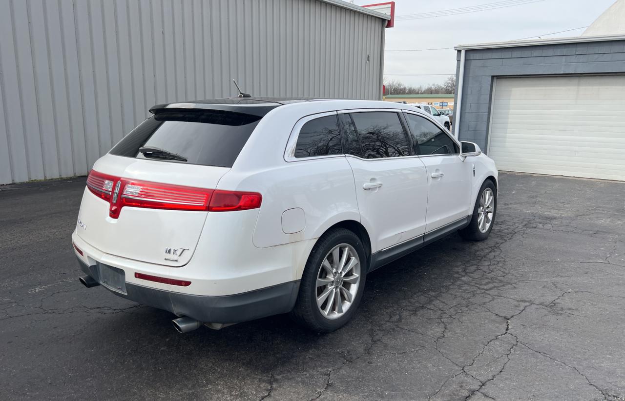 2011 Lincoln MKT VIN 2LMHJ5AT8BBJ52437 Copart auction photo, normal wear / minor dent/scratches damage thumbnail 4