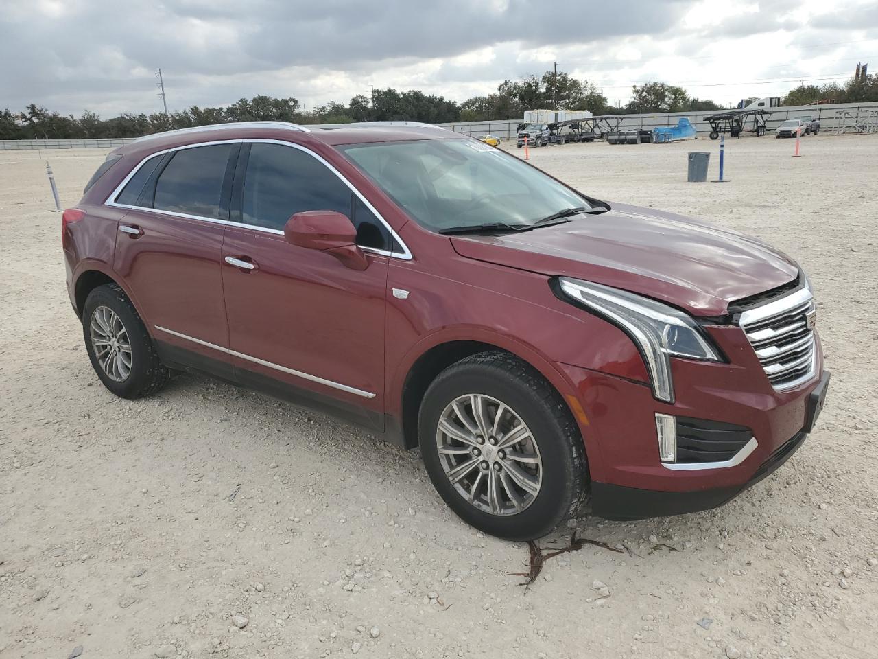 2017 Cadillac XT5 VIN 1GYKNBRS7HZ216617 Copart auction photo, front end / minor dent/scratches damage thumbnail 4