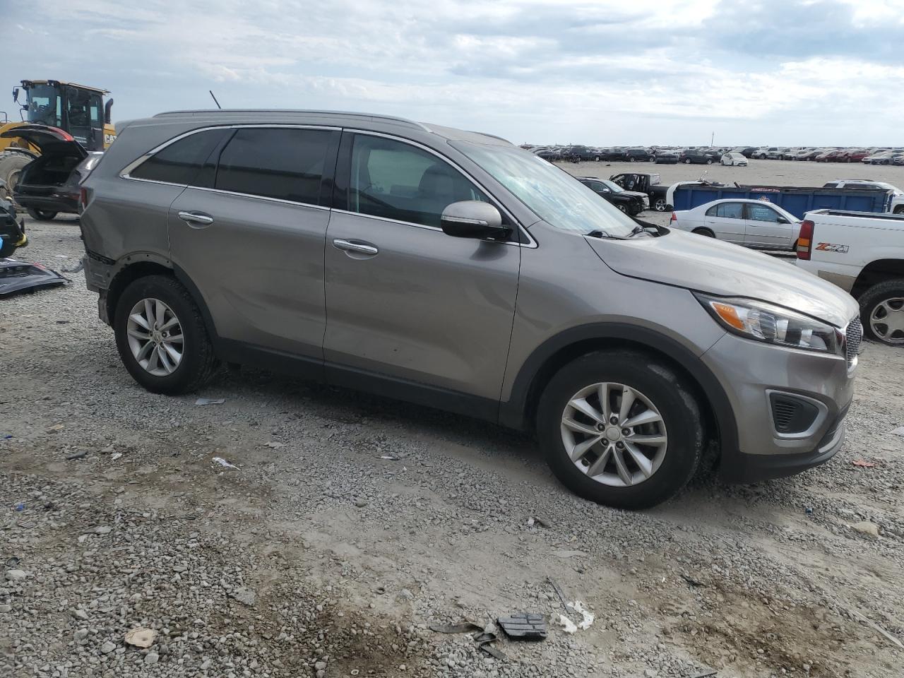 2018 KIA Sorento VIN 5XYPG4A52JG384841 Copart auction photo, rear end / minor dent/scratches damage thumbnail 4