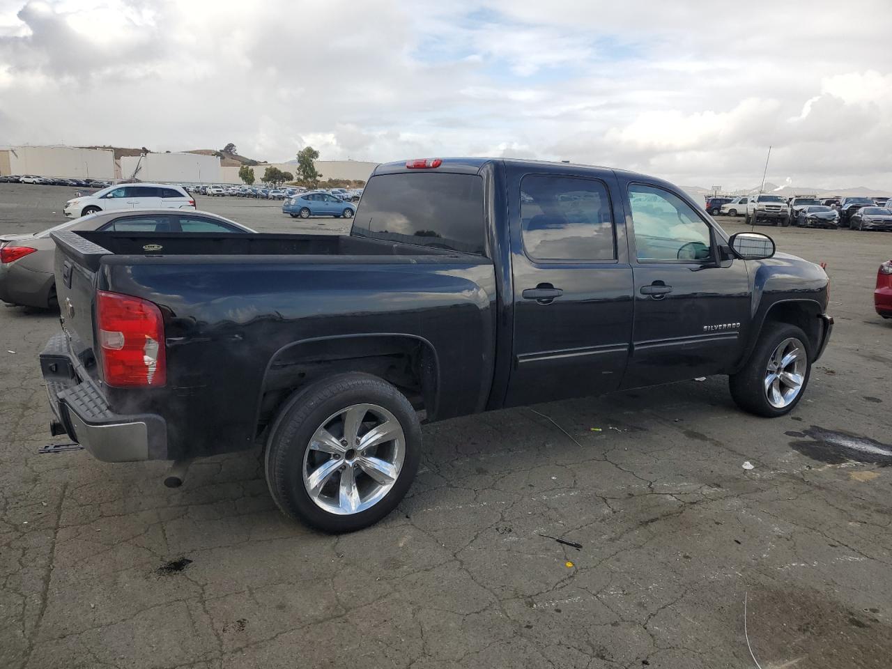 2011 Chevrolet Silverado VIN 3GCPKSE30BG235682 Copart auction photo, front end / rear end damage thumbnail 3